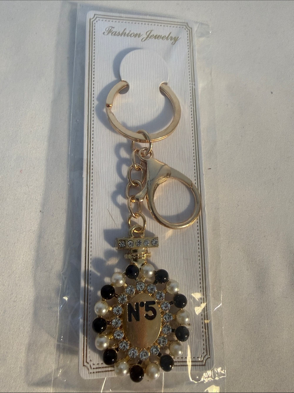 Fashion Jewelry Gold-Tone N°5 Keychain with Black and Pearl Beads